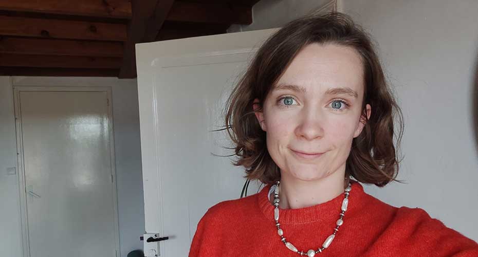 Head and shoulders Leonie Thomas